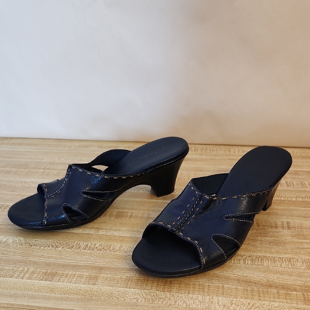 CLARKS Block Heel Solid Slide Sandals Black, size 9M - Picture 2 of 10